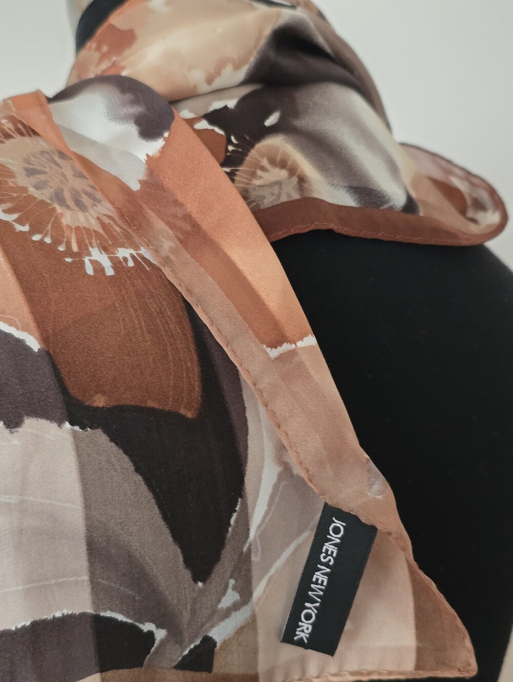 Vintage Jones New York 💯 Silk Scarf - Picture 4 of 10